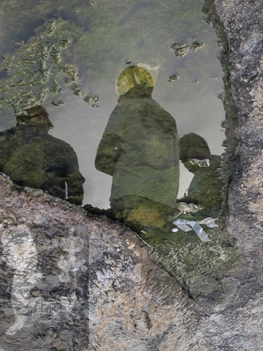 Reflexos na poça da pedra