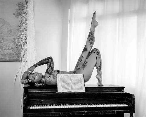 MULHER NO PIANO lll